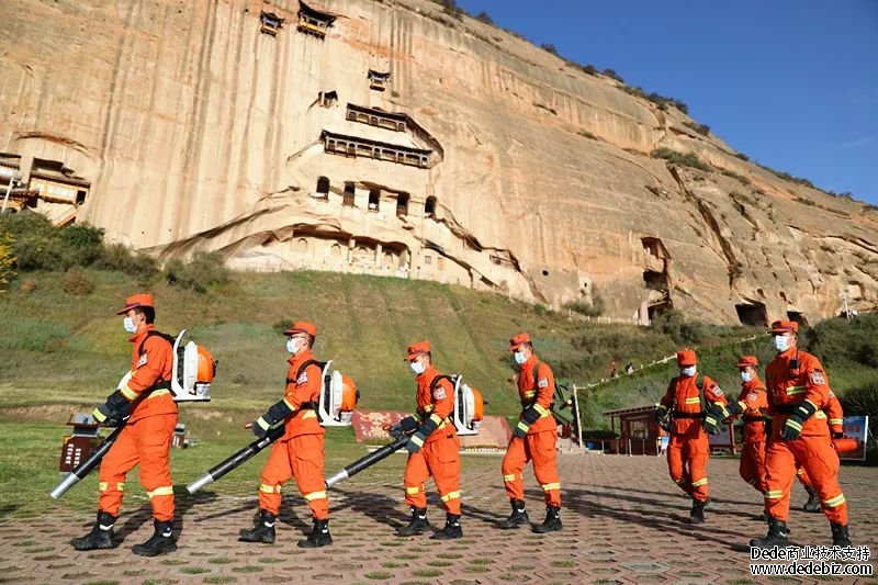 肃南森林消防大队在马蹄寺景区执勤，保障旅游安全